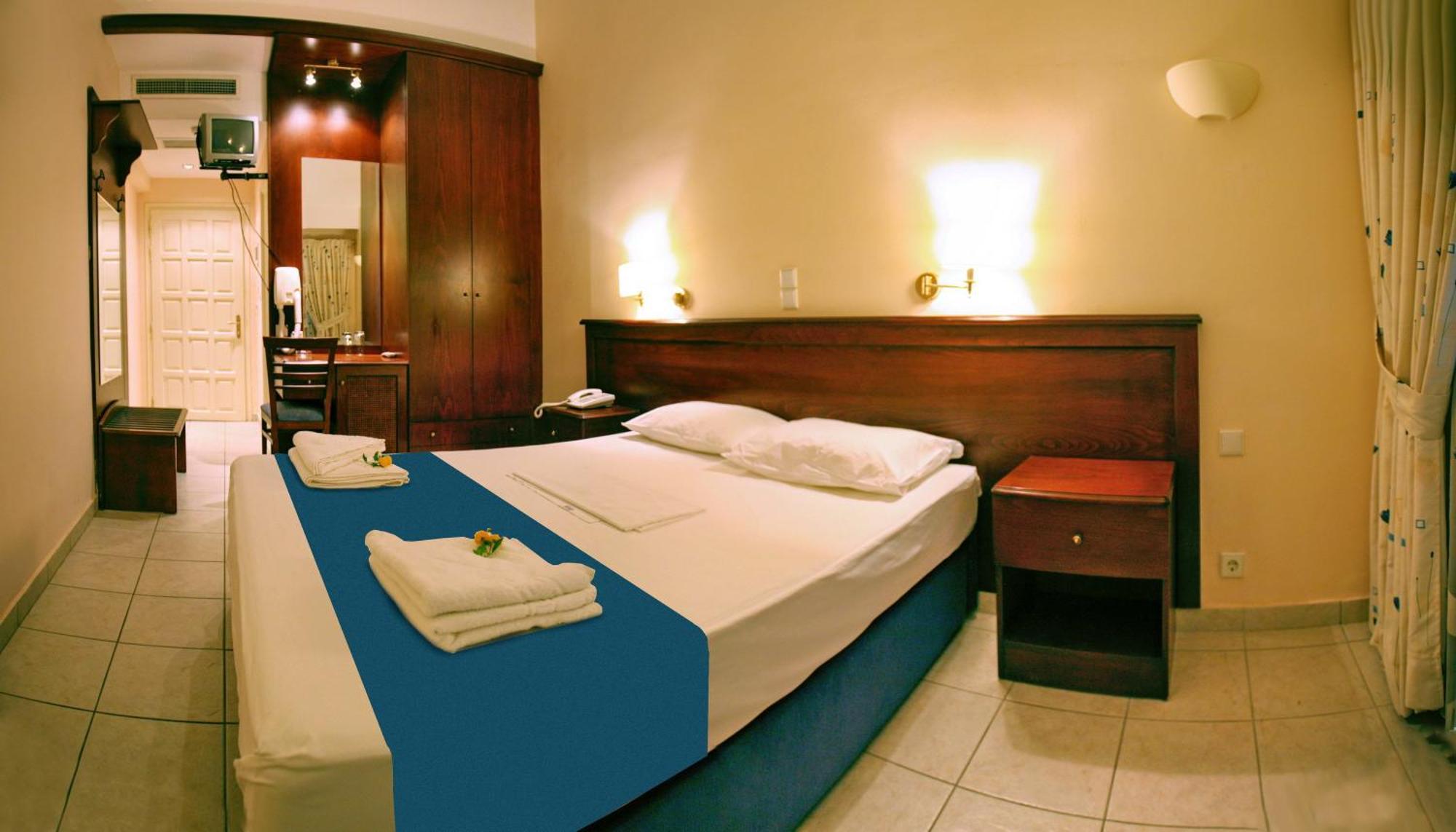 Sandy Bay Hotel Пломарион Номер фото