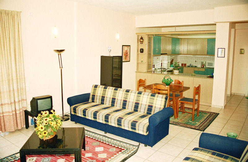 Sandy Bay Hotel Пломарион Экстерьер фото