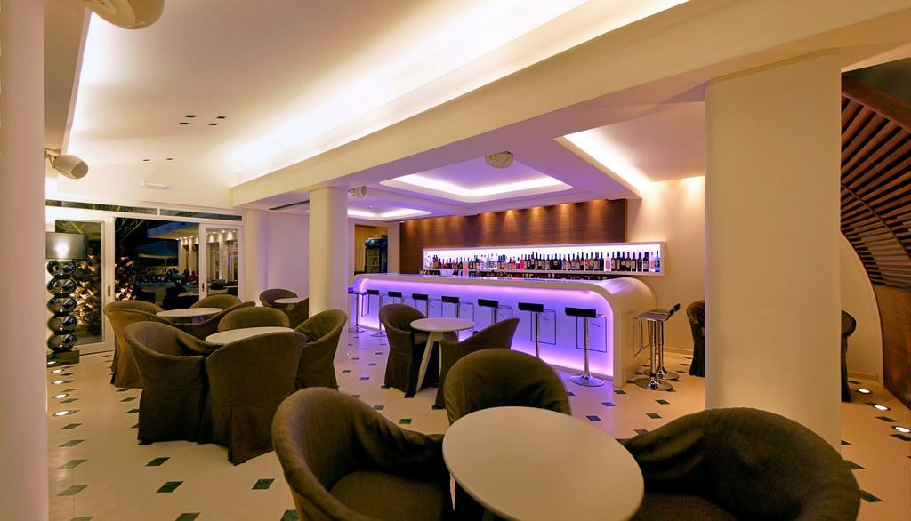 Sandy Bay Hotel Пломарион Экстерьер фото