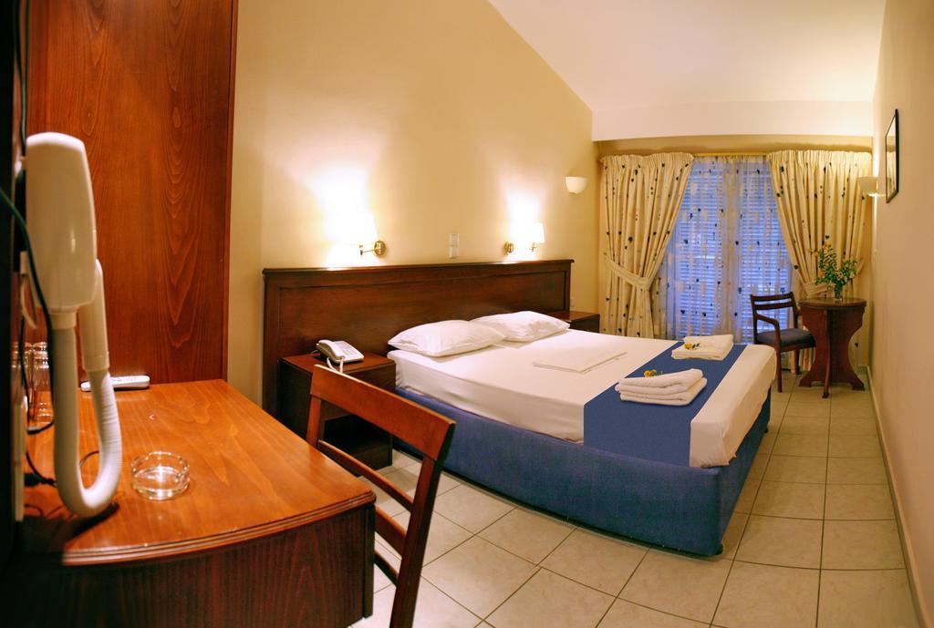 Sandy Bay Hotel Пломарион Номер фото