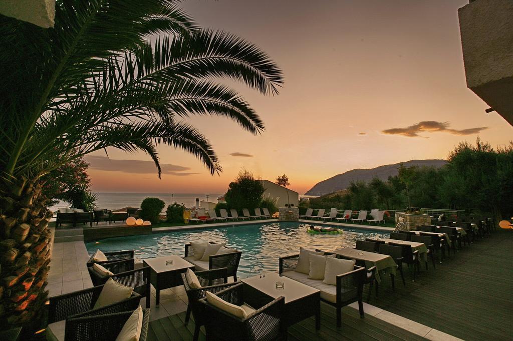 Sandy Bay Hotel Пломарион Экстерьер фото